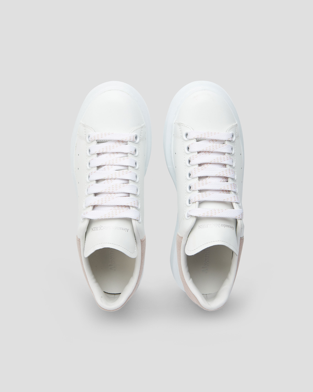 Tenis Alexander Mc Queen color Blanco con Detalle en Rosa